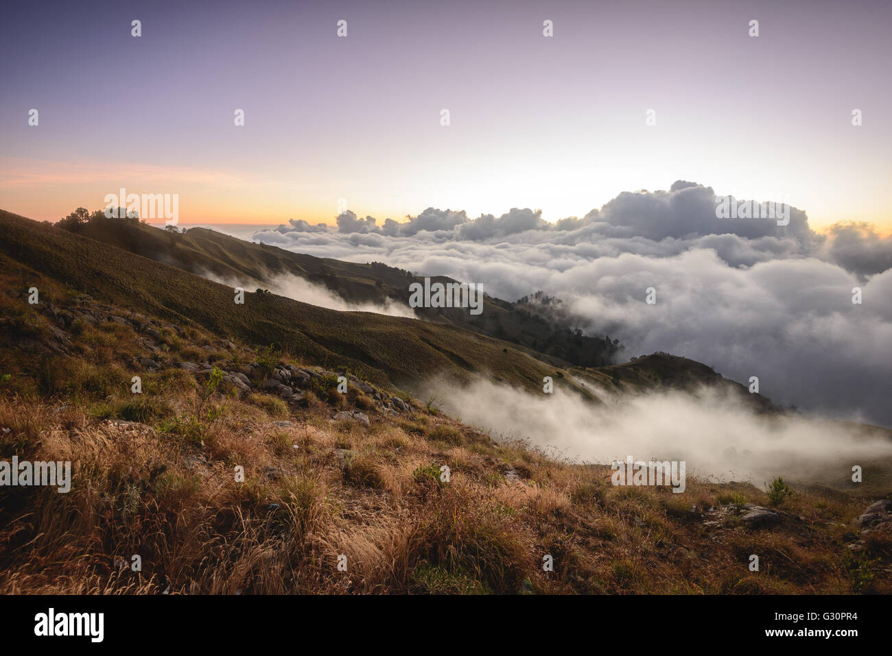Vedute panoramiche dalla cima del monte Rinjani in Indonesia Foto Stock