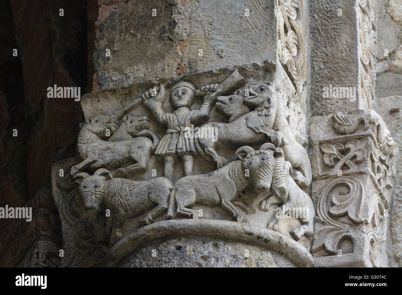 Chiesa di Sant'Ambrogio : gli animali sul capitale in atrio, Italia Lombardei, Lombardia, , Mailand, Milano Foto Stock