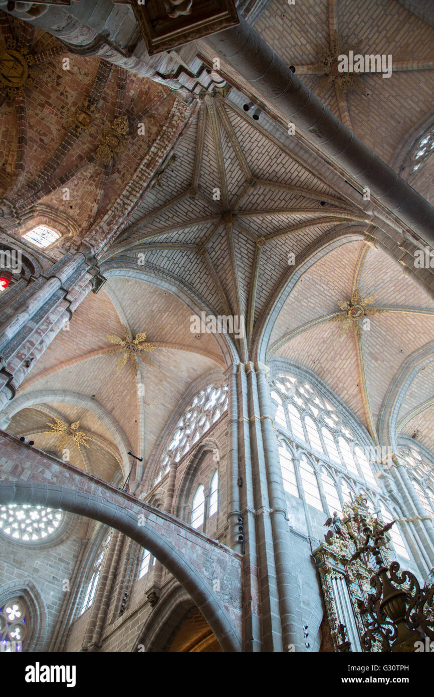 Tetto e il soffitto della chiesa cattedrale; Avila, Spagna Foto Stock