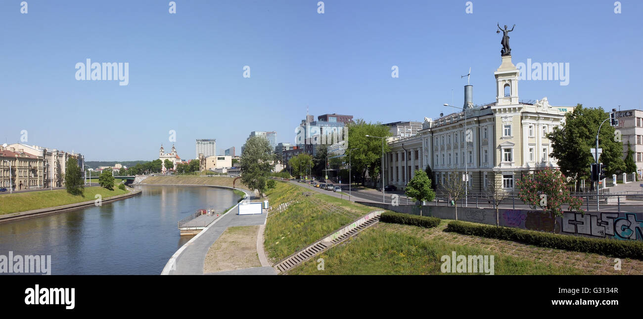 VILNIUS, Lituania - 29 Maggio 2016: nella costruzione di una vecchia città pianta di potere è presente un museo tecnico ora. Il costo di recon Foto Stock