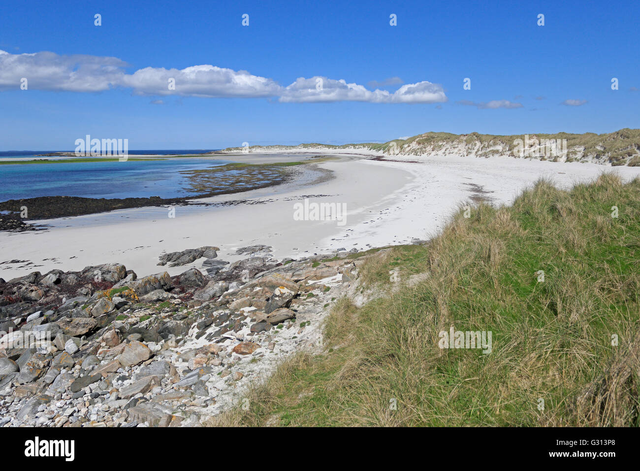Spiaggia di sabbia bianca sulle isole Monach nelle Ebridi Esterne in una giornata di sole Foto Stock