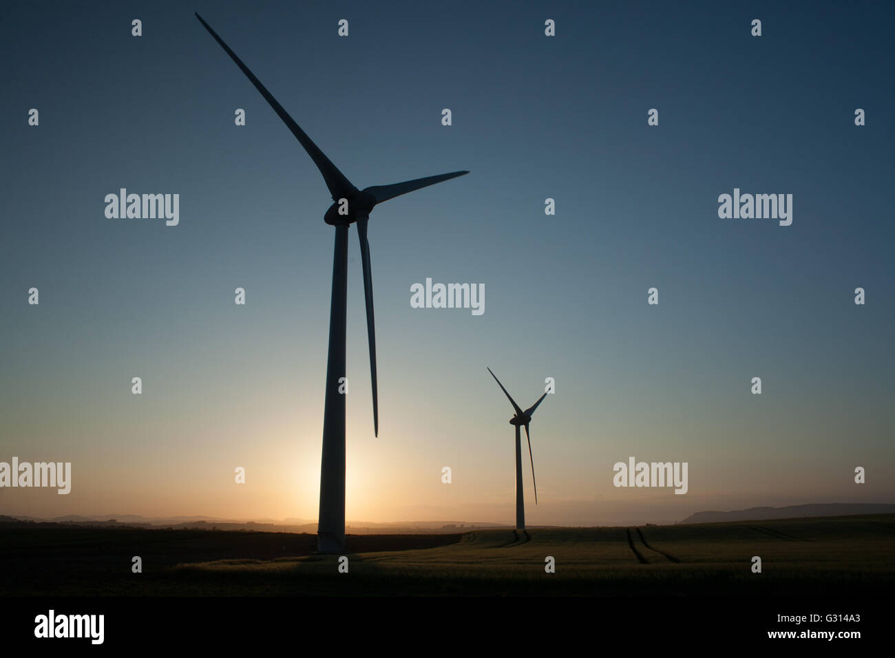 WindTurbines in un campo nr CRossgates, Fife, Scozia Foto Stock