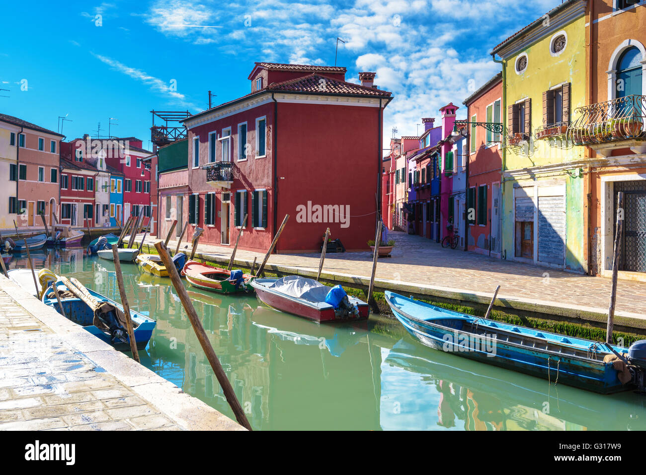 Gli incantevoli angoli della laguna di Venezia e Burano nel sole del pomeriggio. Foto Stock