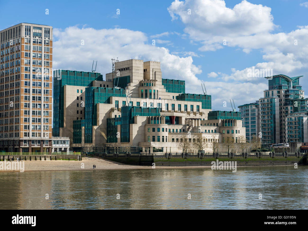 Il SIS edificio, sede di MI6, Vauxhall Cross, London, England, Regno Unito Foto Stock