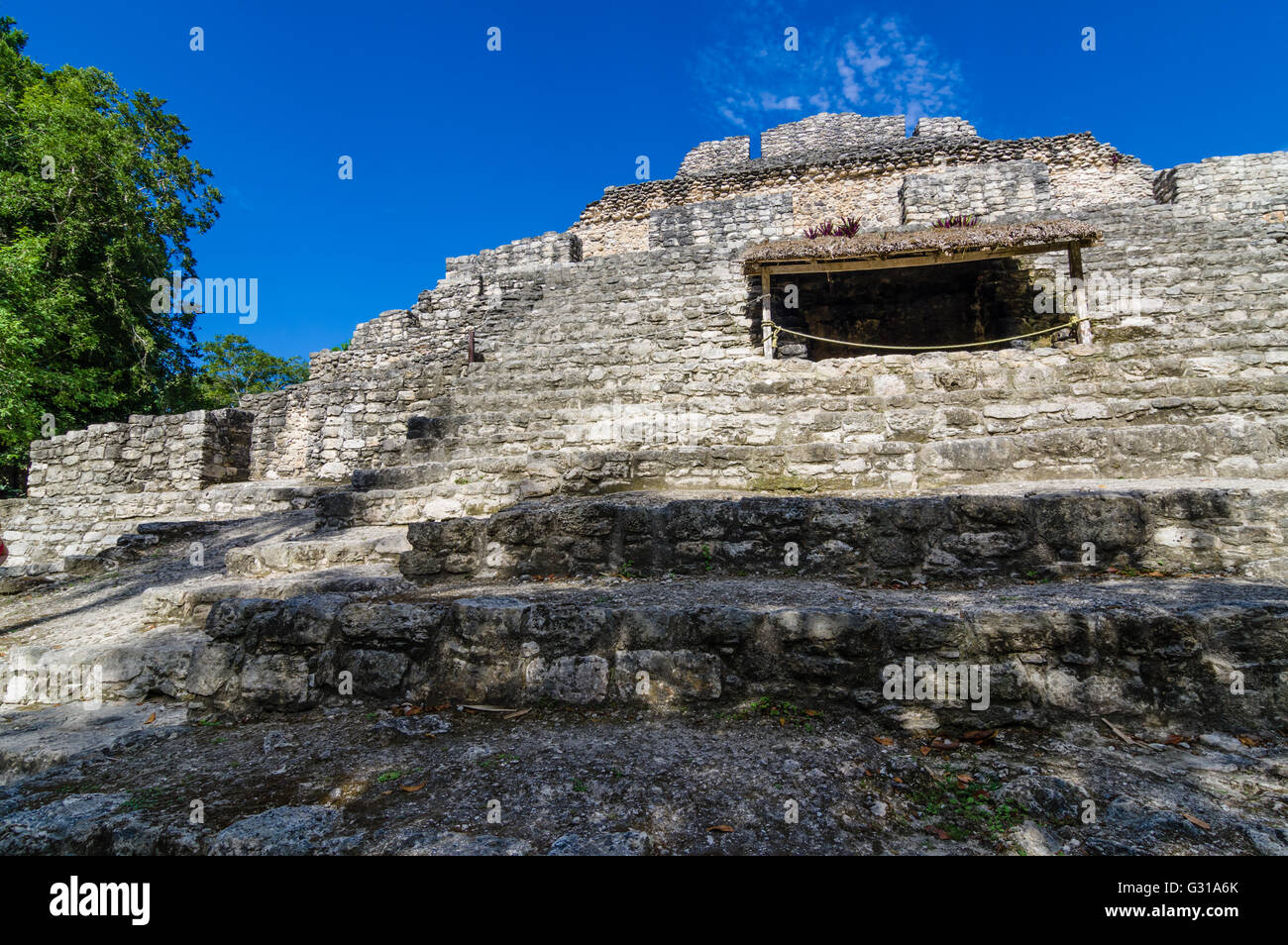 La struttura radiale, parte del gruppo 1-B del Chacchoben rovine. Chacchoben, Messico Foto Stock