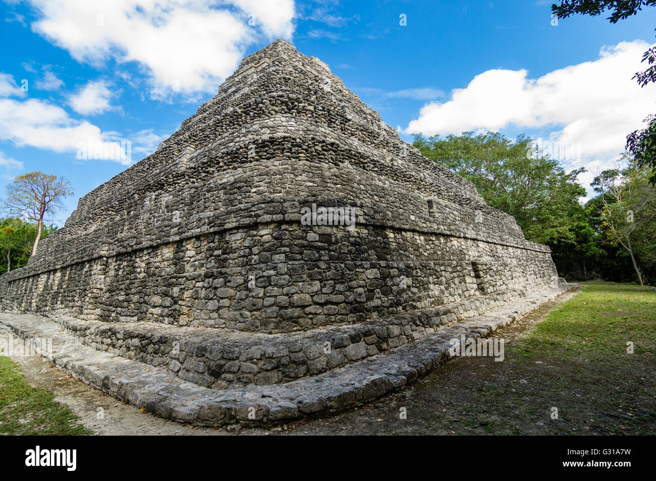 Tempio I del gruppo 1-Una delle rovine Maya a Chacchoben. Chacchoben, Messico Foto Stock