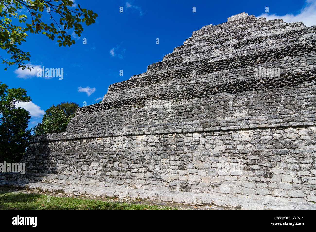 Tempio I del gruppo 1-Una delle rovine Maya a Chacchoben. Chacchoben, Messico Foto Stock