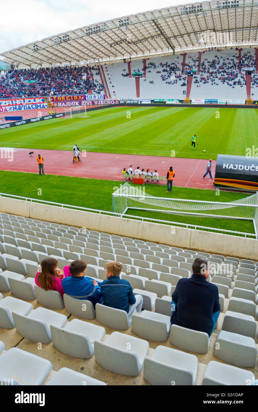 Il croato league football match tra Rijeka e Hajduk Split, Stadion Poljud,  Split, Dalmazia, Croazia Foto stock - Alamy