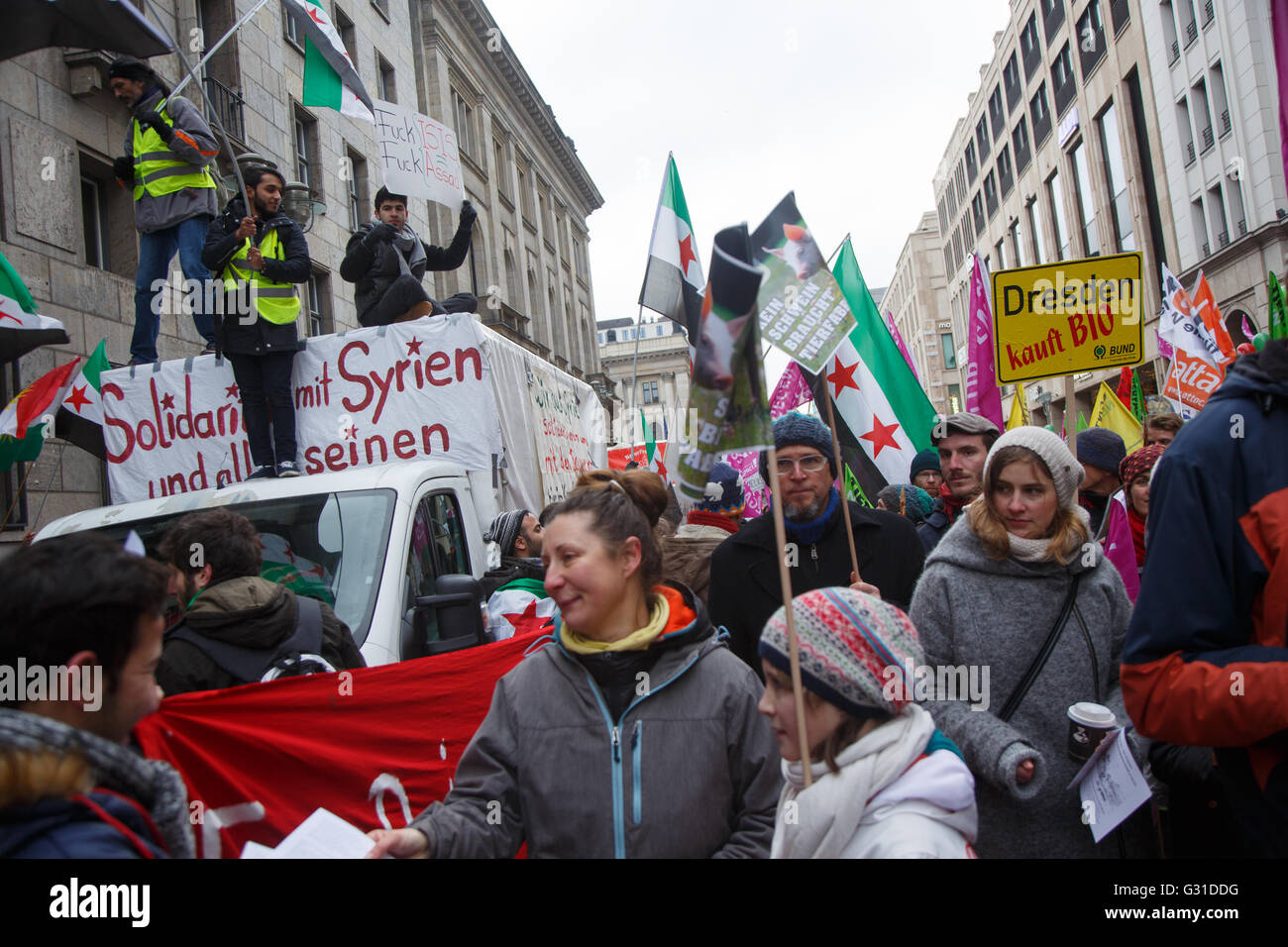 Berlino, Germania, siriani manifestano contro la guerra, Assad e ISIS Foto Stock