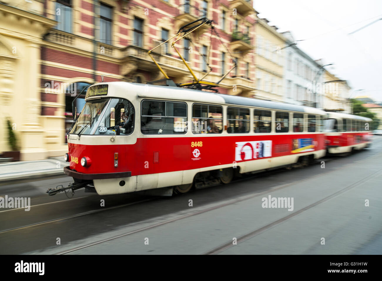 Praga Repubblica Ceca, tram nel centro della città Foto Stock