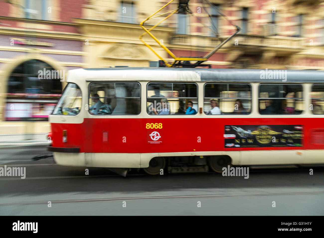 Praga Repubblica Ceca, tram nel centro della città Foto Stock