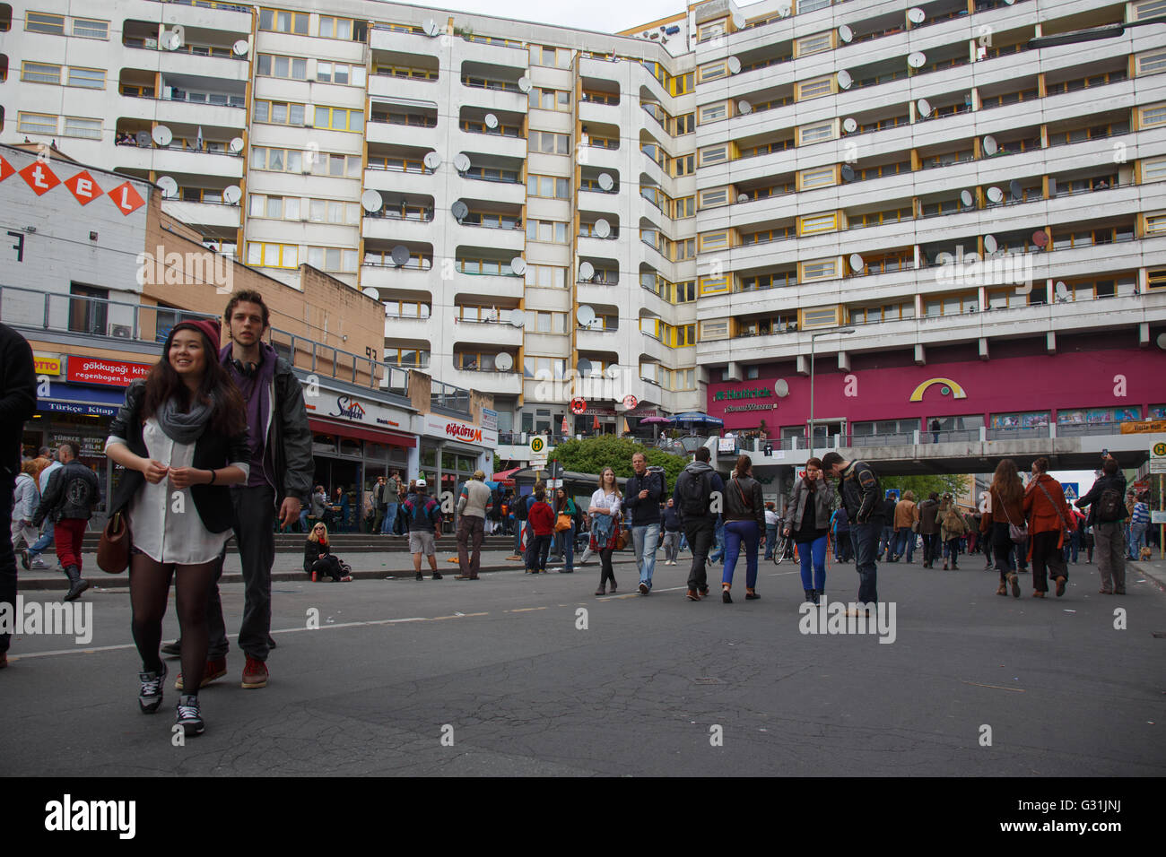 Berlino, Germania, i visitatori del MyFest a Kreuzberg Foto Stock