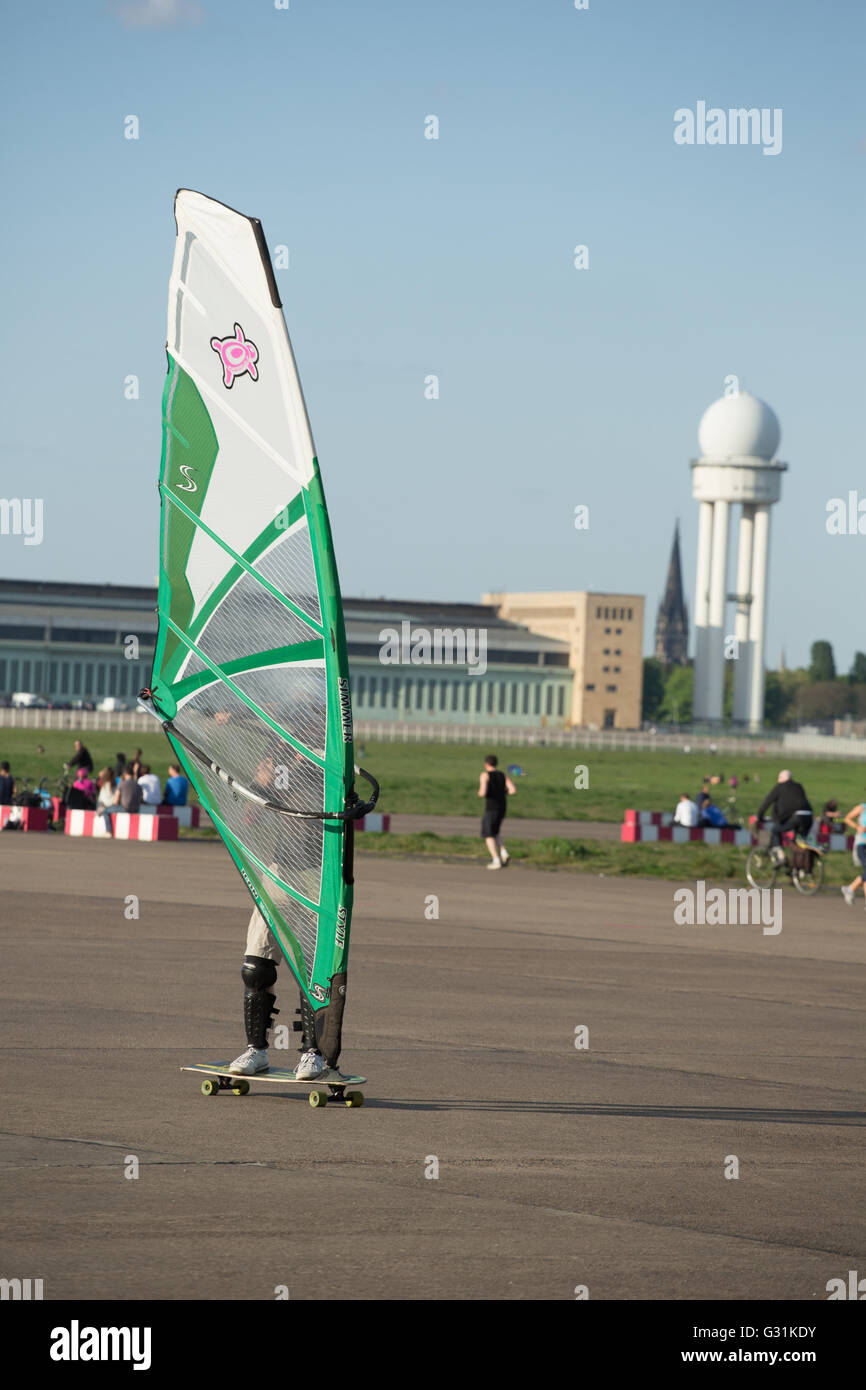 Berlino, Germania, persone sul campo di Tempelhof Foto Stock