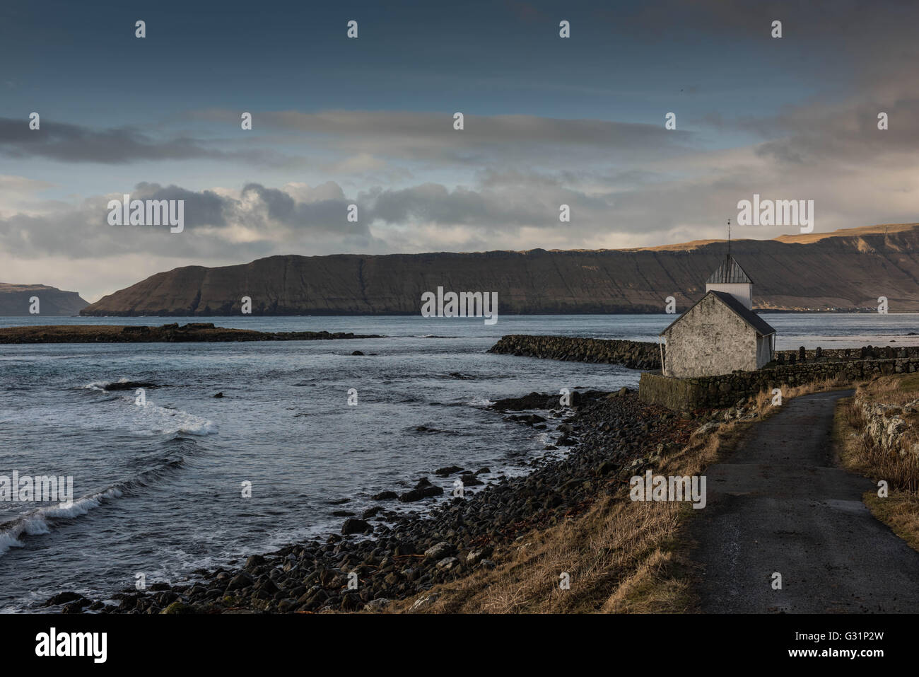 Kirchenfeld, Danimarca, della chiesa di Sant'Olav presso la costa Foto Stock