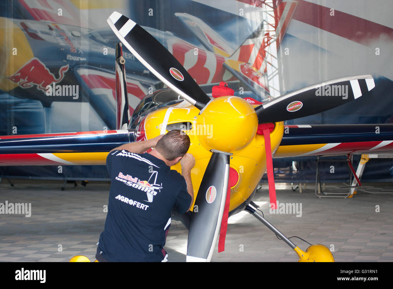 2016/06/04 Chiba, la Red Bull Air Race World Championship 2016 realizzato è la terza fermata in Chiba GIAPPONE. Aviation meccanico (foto di Michael Steinebach/AFLO) Foto Stock