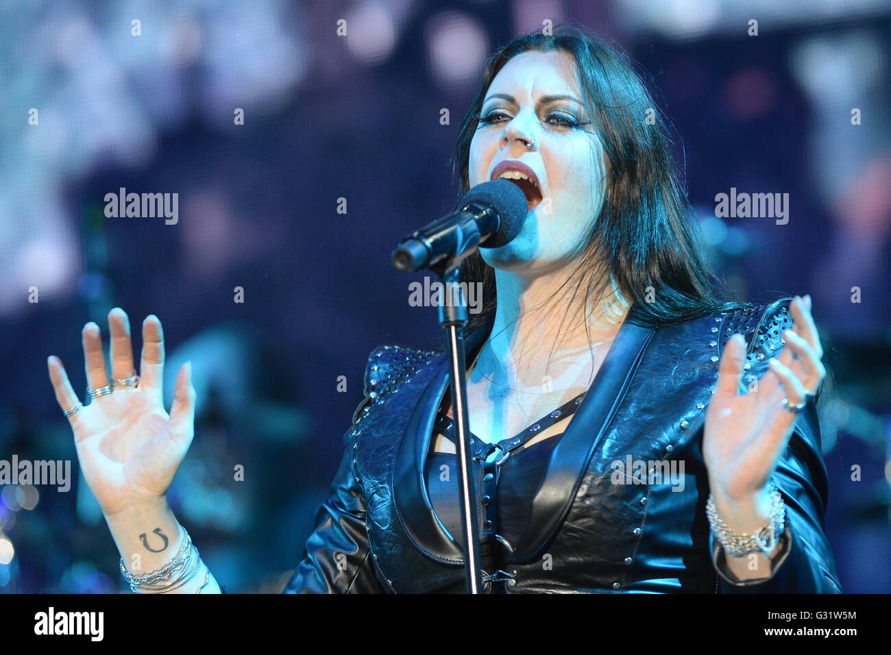 Pilsen, Repubblica Ceca. 03 Giugno, 2016. Floor Jansen del finlandese symphonic metal band Nightwish compie durante il Metalfest Open Air 2016 a Pilsen, Repubblica Ceca il 3 giugno 2016. © Pavel Nemecek/CTK foto/Alamy Live News Foto Stock