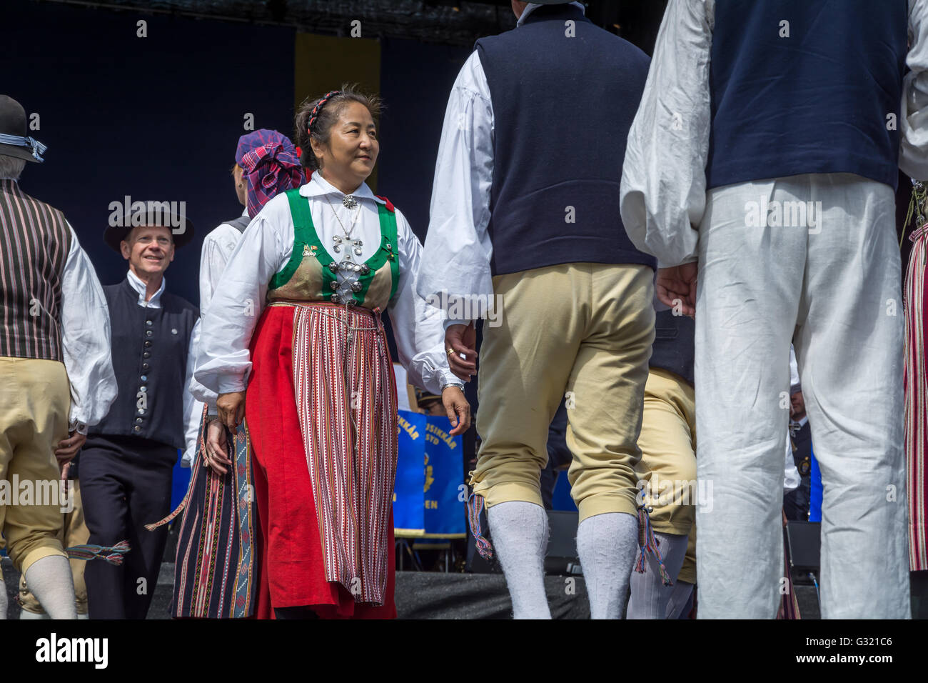 Malmö, Svezia. 6st giugno, 2016. Eseguire svedese danze folk durante la celebrazione. Tommy Lindholm/Alamy Live News Foto Stock