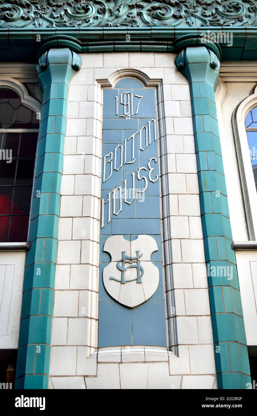 Londra, Inghilterra, Regno Unito. Bolton House (Art Nouveau / A Selby / 1907) facciata piastrellata in Cullum Street Foto Stock