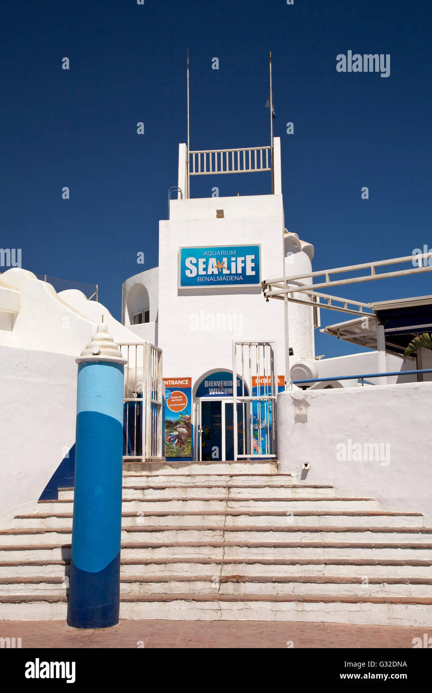 Sealife Aquarium al porto, Benalmadena, provincia di Malaga, Costa del Sol, Andalusia, Spagna, Europa, PublicGround Foto Stock