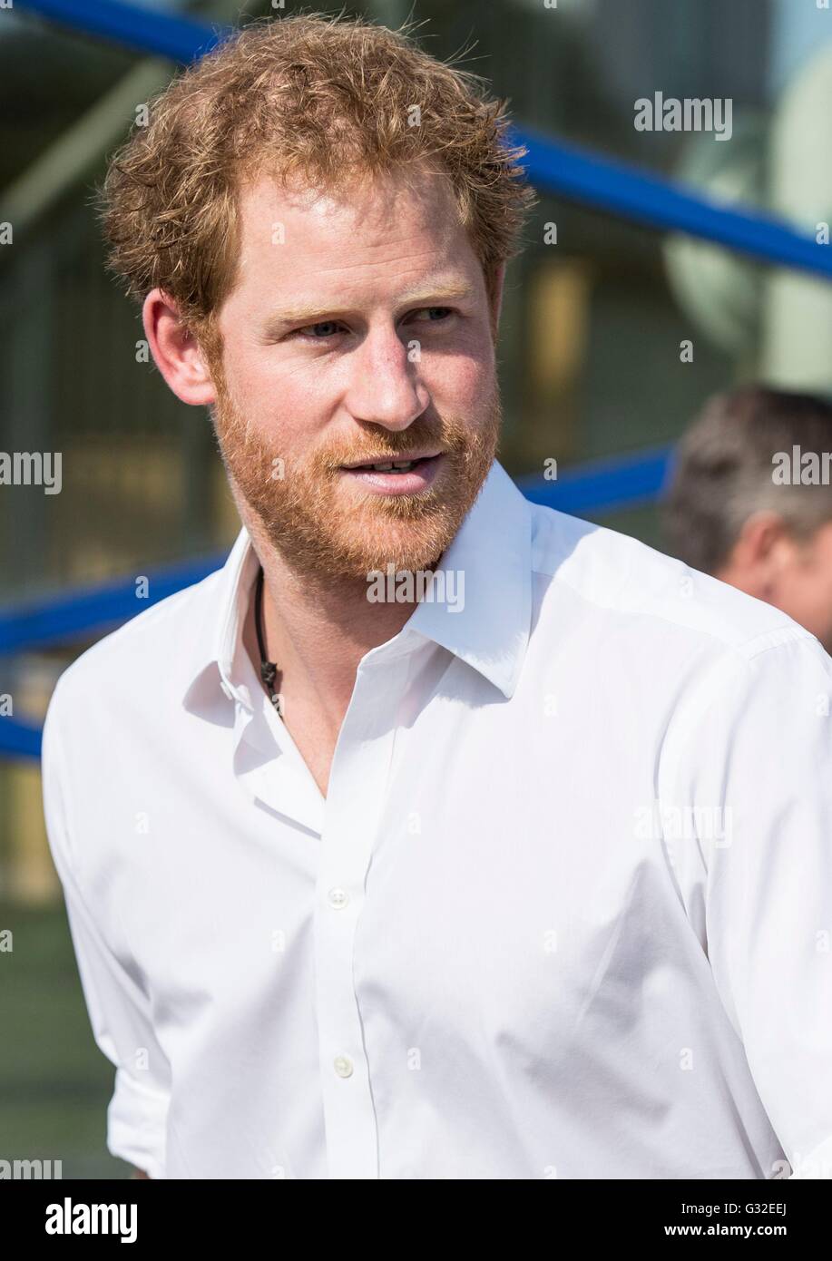 Il principe Harry lascia dopo la sua visita a doppio Jab boxing club di New Cross a Londra. Foto Stock