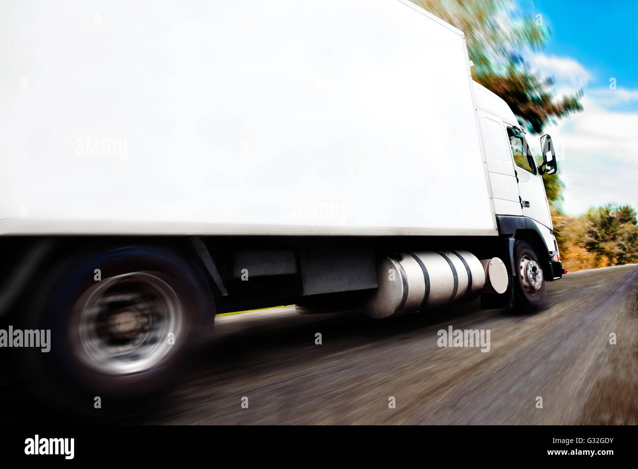 Camion che trasportano merci.Close up immagine di ruote e rim Foto Stock