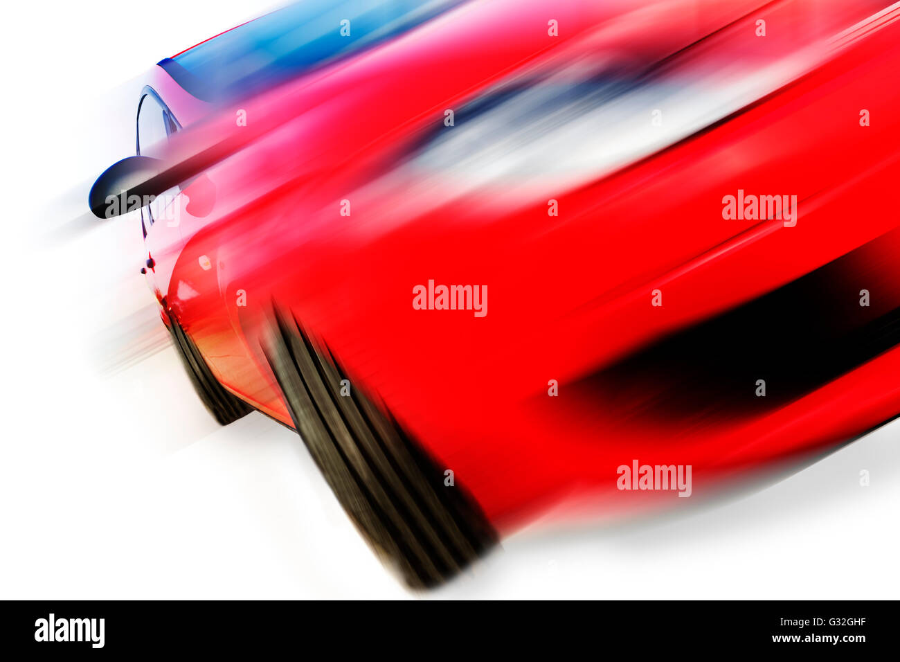 Auto rossa isolato su sfondo bianco e velocità. Motion Blur. Foto Stock