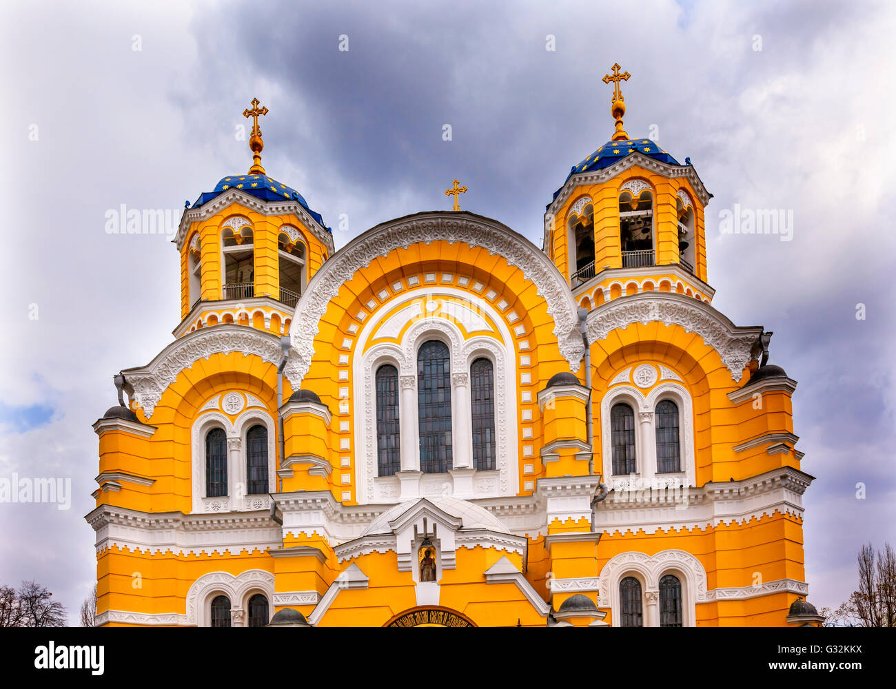 San Volodymyr giallo cattedrale ucraina di Kiev. San Vladimiro fu costruito tra il 1882 e il 1896. Foto Stock