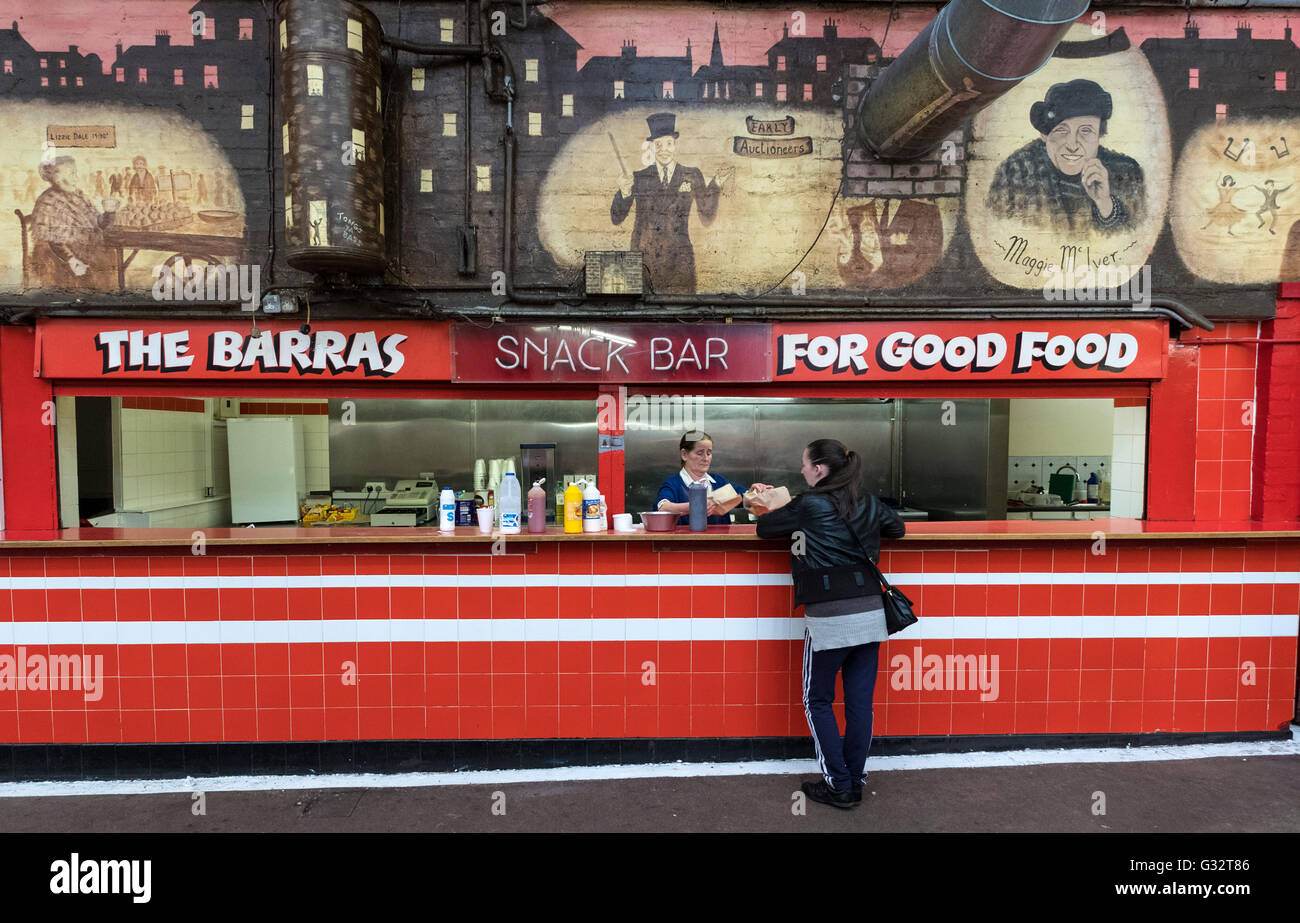 Snack Bar presso il Barras all'interno mercato Barrowland in Gallowgate East End di Glasgow Regno Unito Foto Stock