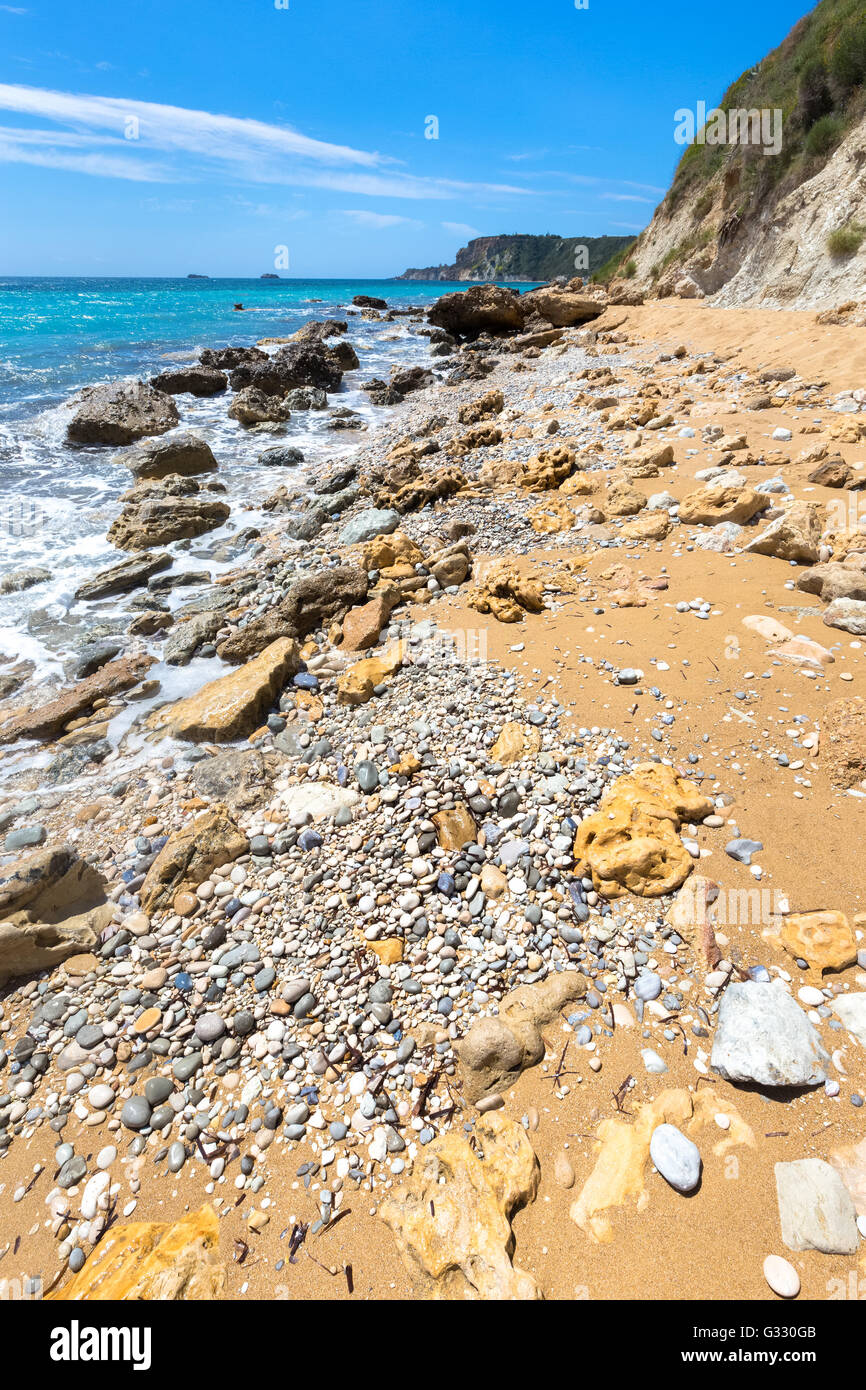 Paesaggio shore con mare e rocce in Grecia KEFALONIA Foto Stock