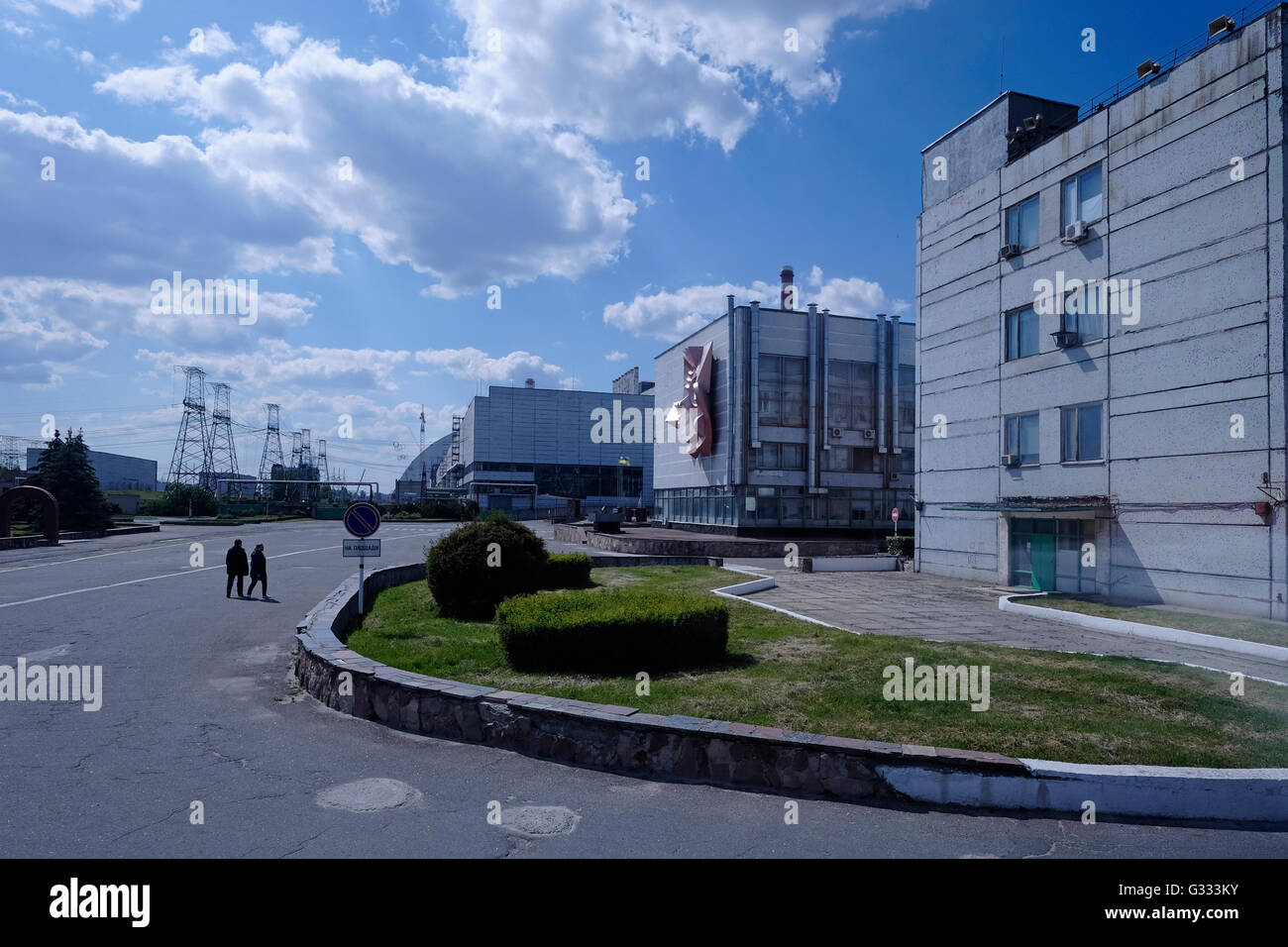 Vista della centrale nucleare di Cernobyl all'interno della centrale di Cernobil Zona di esclusione in Ucraina il 04 giugno 2016. L'incidente di Chernobyl avvenuta il 26 aprile 1986 presso la centrale nucleare di Cernobyl nella città di pripjat e era il peggiore di un impianto ad energia nucleare incidente della storia in termini di costo e di vittime. Foto Stock