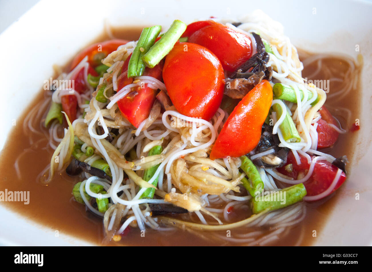 La papaia con insalata di vermicelli e granchio salati Foto Stock