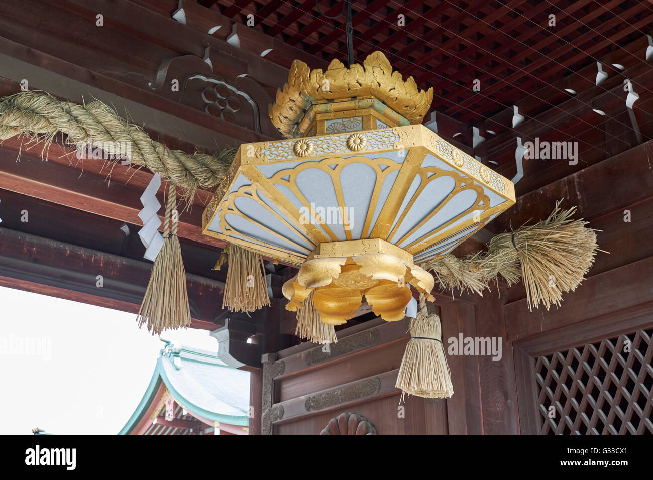 GOLDEN lanterna, Kitano Tenman-gu, lo Shintoismo, santuario, Kyoto Foto Stock