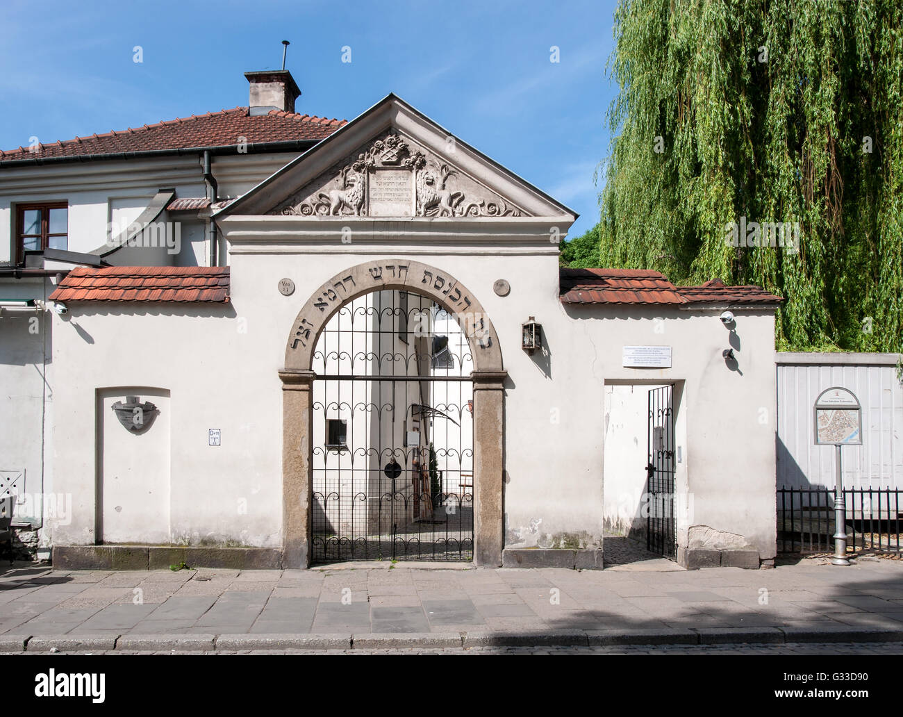 Sinagoga Remuh in ebraico nel quartiere Kazimierz di Cracovia, in Polonia, costruito nel sedicesimo secolo. Cancello principale. Foto Stock