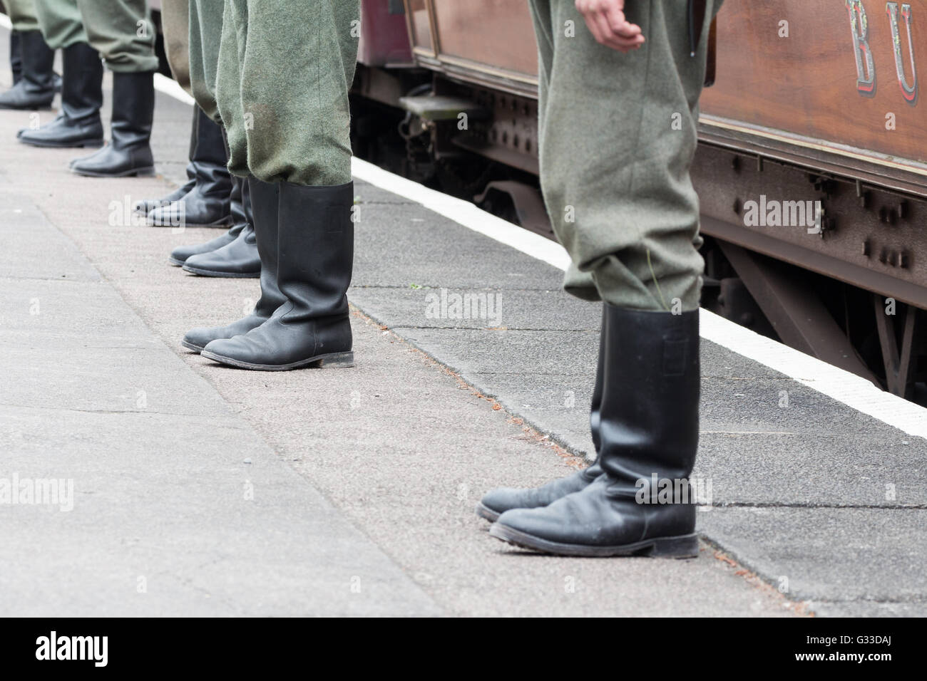 Reenactors a 1940s tempo di guerra sul weekend la grande stazione ferroviaria centrale Foto Stock