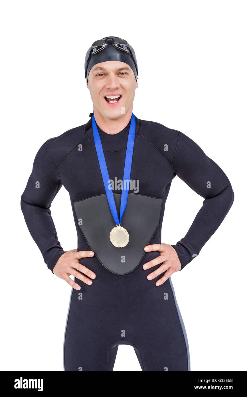 Nuotatore vittorioso in posa con la medaglia d'oro al collo Foto Stock