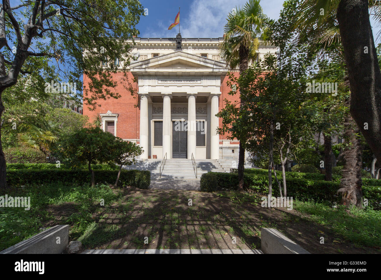 Royal Academy spagnolo edificio, un giardino Madrid, Spagna. Real Academia Española. Royal Institution supervisione di lingua spagnola. Foto Stock