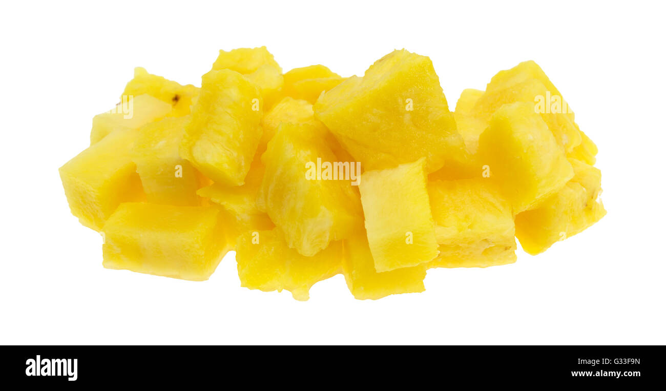 Una porzione di taglio fresco ananas isolato su uno sfondo bianco. Foto Stock