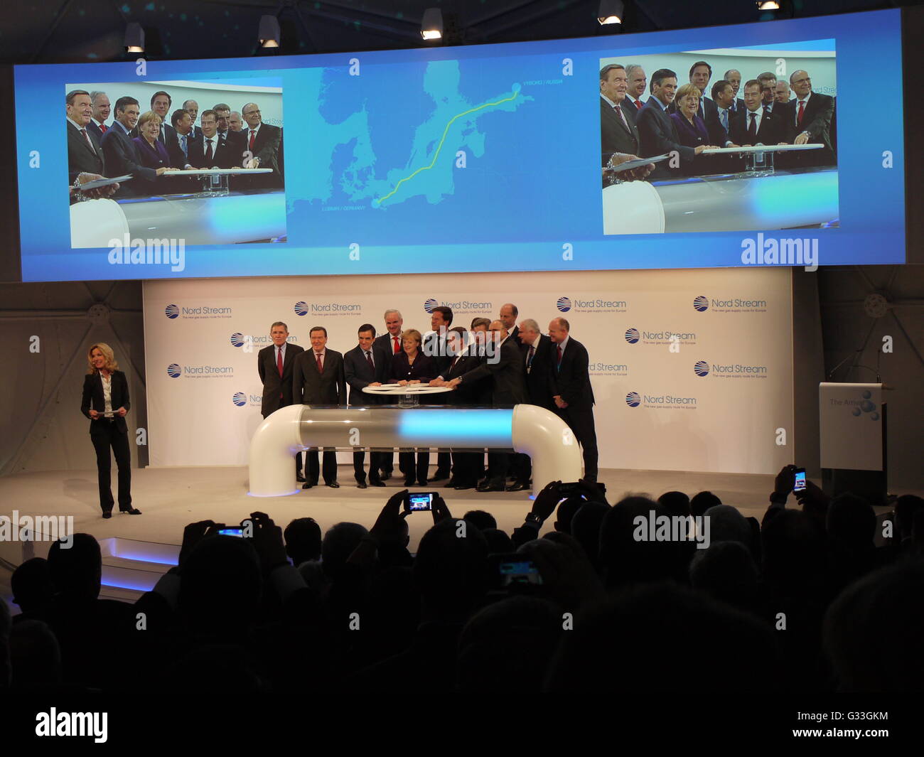 Inaugurazione del Nord Stream gas pipeline in Germania nel 2011 con Angela Merkel, Dmitry Medvedev, François Fillon e G. SCHRÖDER Foto Stock