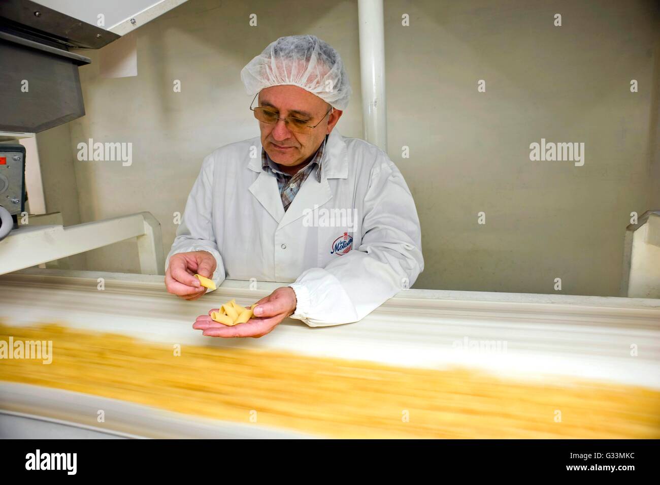 La Molisana pastificio, il controllo di qualità presso il reparto di confezionamento, Campobasso, Regione Molise, Italia, Jan 12, 2012 Cr Foto Stock