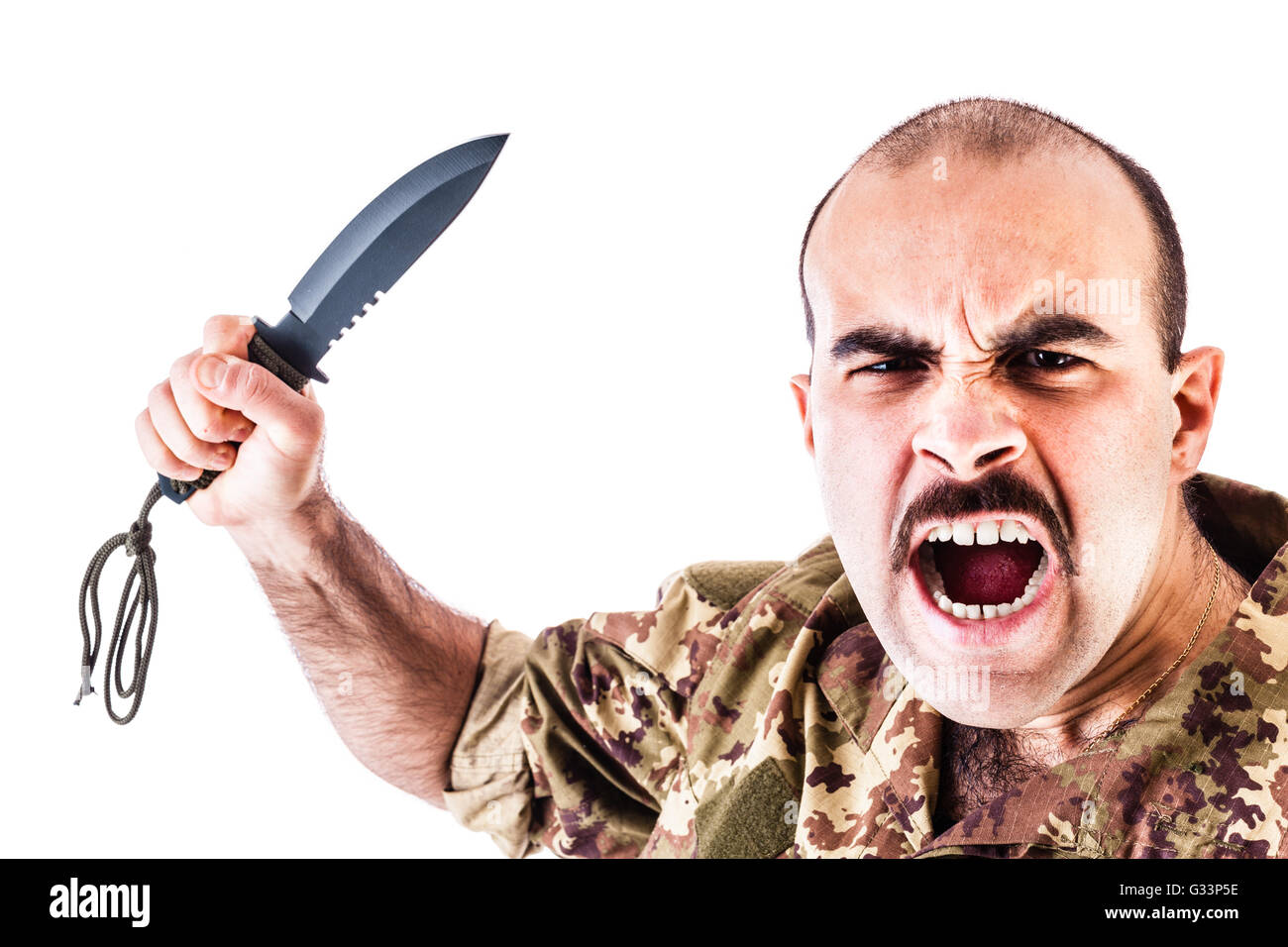 Un soldato che indossa Abbigliamento camouflage isolate su uno sfondo bianco Foto Stock