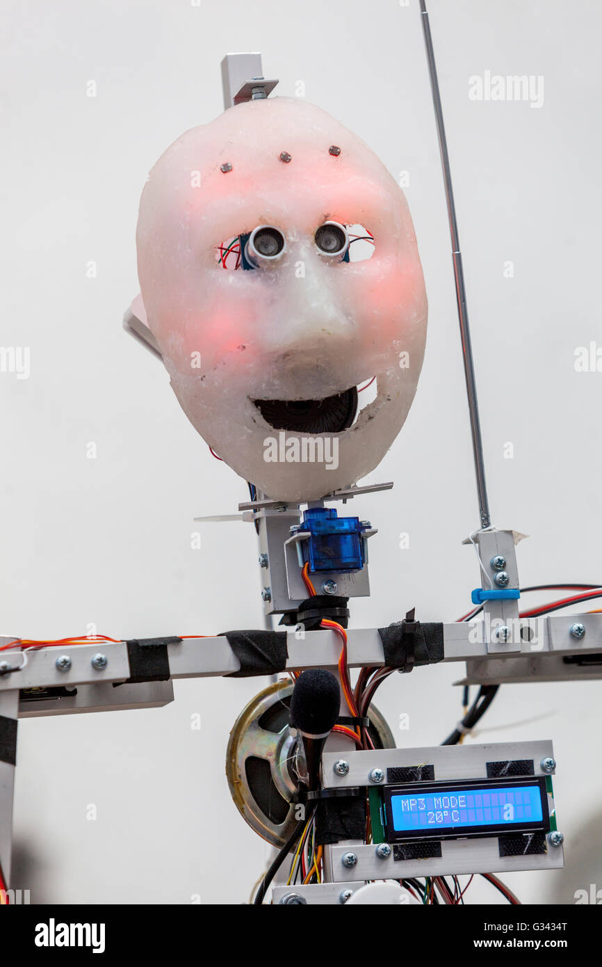 Intelligenza artificiale robot sperimentale, cerca nel futuro Foto Stock