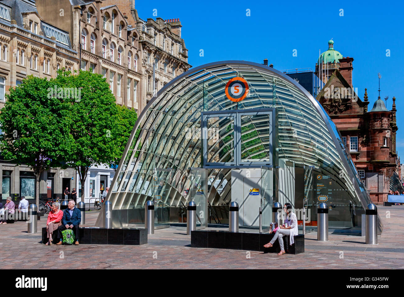 Ingresso alla St Enochs alla metropolitana, a St Enochs Square, Glasgow, Scotland, Regno Unito Foto Stock