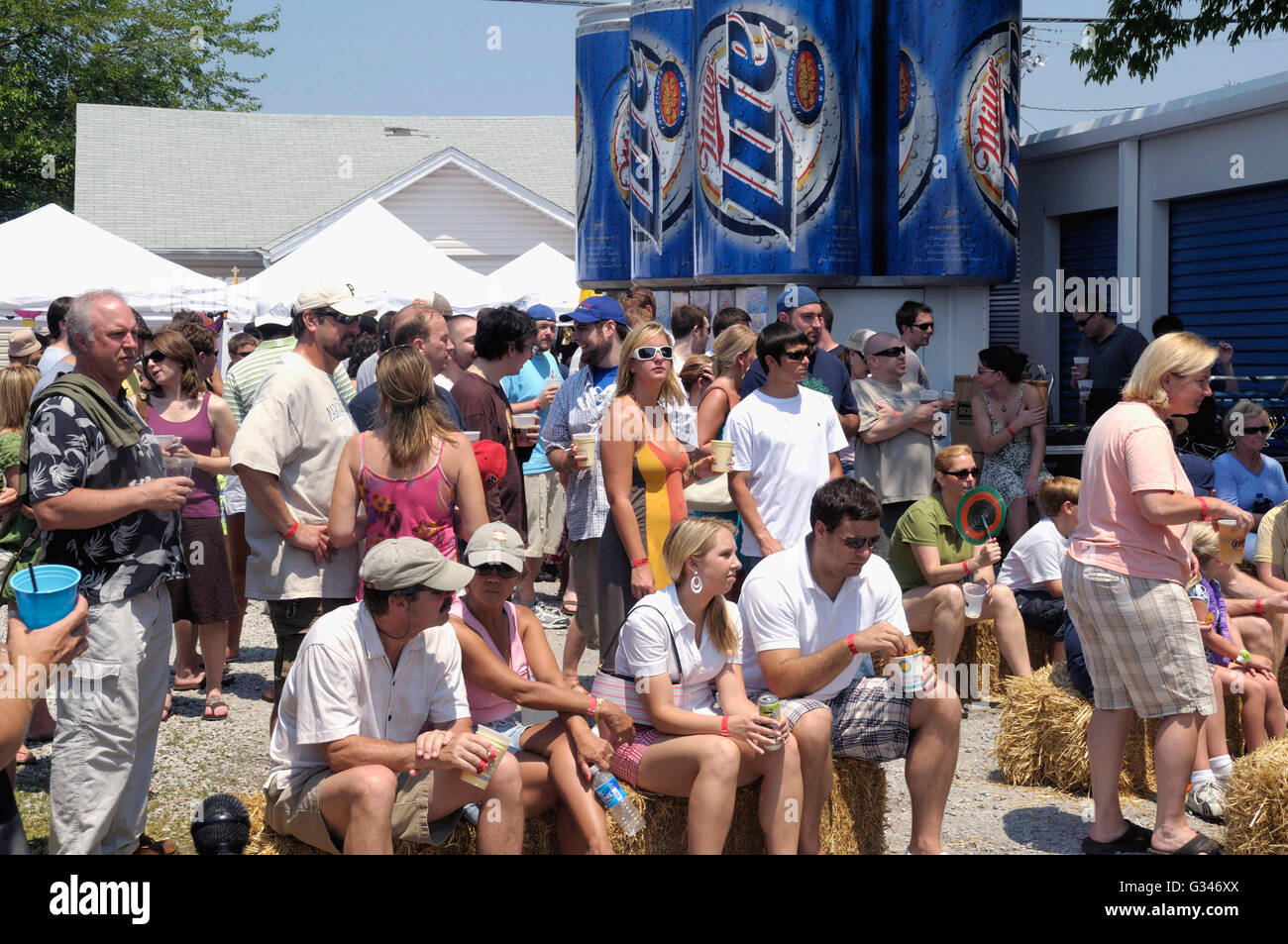 Le persone a un esterno summer festival in Annapolis, Maryland Foto Stock
