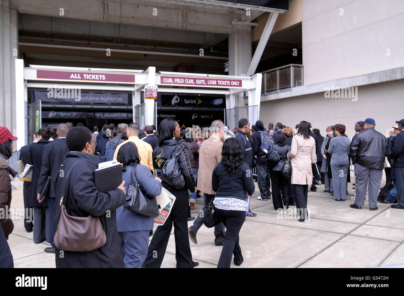 Migliaia di persone in fila per un processo equo al Fedex Stadium di Landover, Maryland Foto Stock