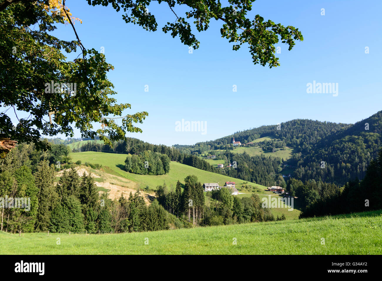 Stubalpe : Agriturismo e chiesa di Sankt Johann, Austria, Steiermark, Stiria, Südwest-Steiermark, Maria Lankowitz Foto Stock