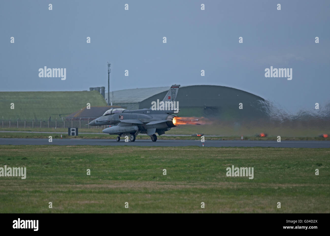 Turkish Air Force General Dynamics F16 sedile unico fighter Jet Reg serie 07-1013 Joint RAF Lossiemouth esercizio. SCO 10,499. Foto Stock