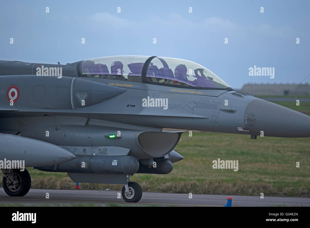 Turkish Air Force General Dynamics F16 sedile unico fighter Jet Reg serie 07-1013 Joint RAF Lossiemouth esercizio. SCO 10,505 Foto Stock