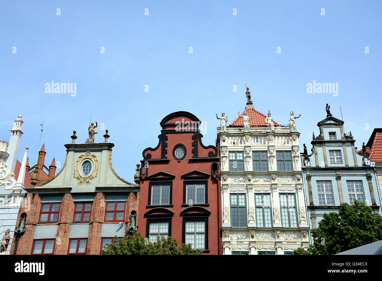 Facciate e le facciate delle case mercantili alla storica città vecchia di Danzica Polonia Foto Stock