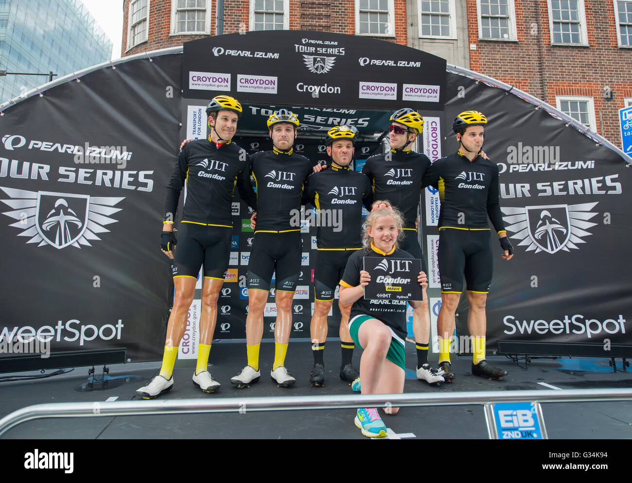 Croydon, Londra, Regno Unito. Il 7 giugno 2016. Pearl Izumi Tour round della serie 9 serata corsa attraverso il centro di Croydon su un 1km chiuso corso su strada con 8 pieghe. Credito: sportsimages/Alamy Live News. Foto Stock