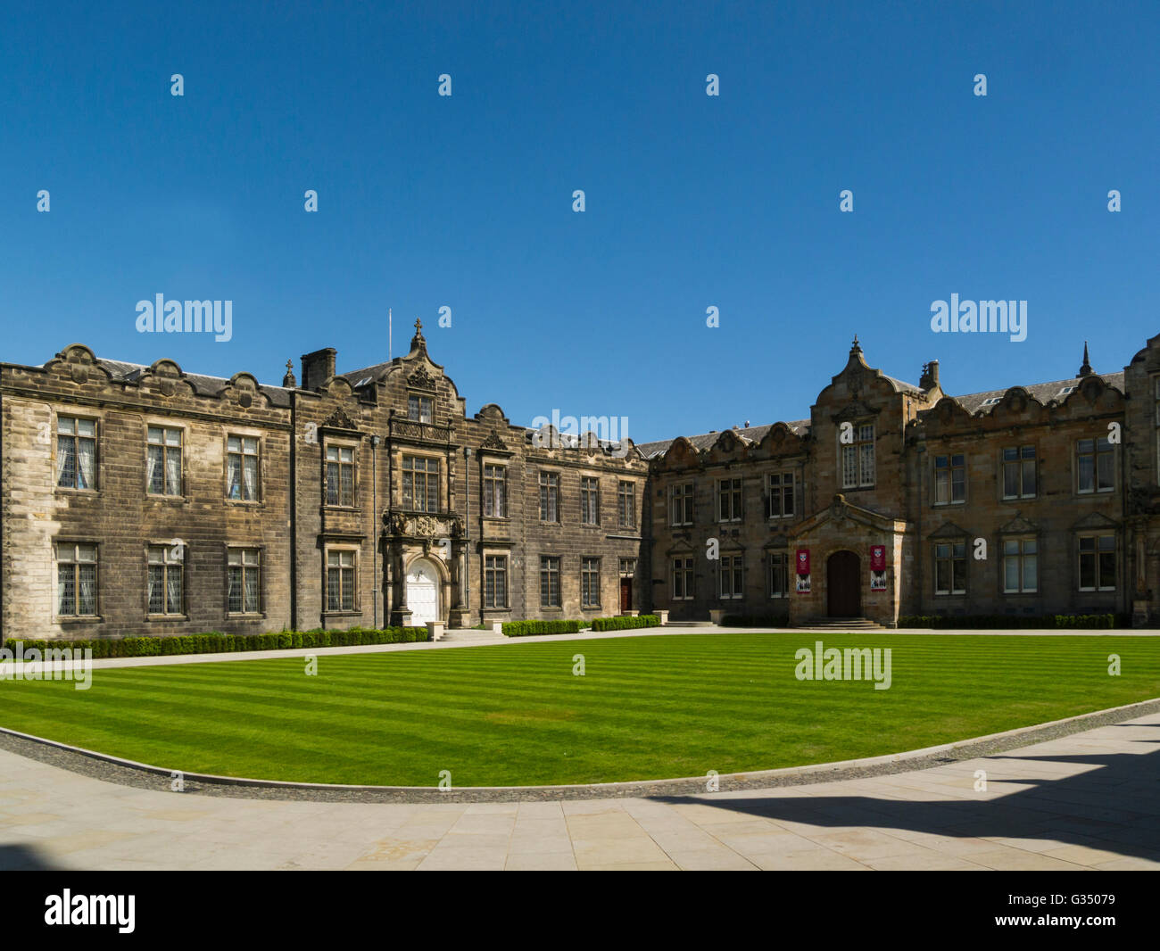 Vista su San Salvator quadrangolo del St Andrews University in Scozia Fife Regno Collegio San Salvator e St Leonard noto come Sallies Quad Foto Stock